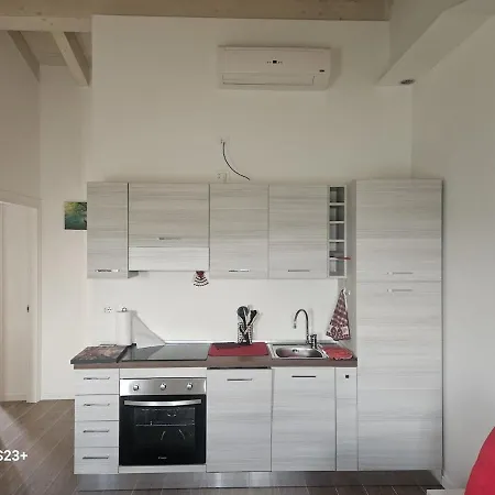 Red First Floor House 빌라 *