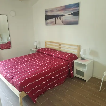 Red First Floor House 빌라 코스테르마노