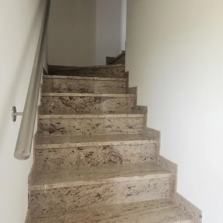 Red First Floor House * 코스테르마노